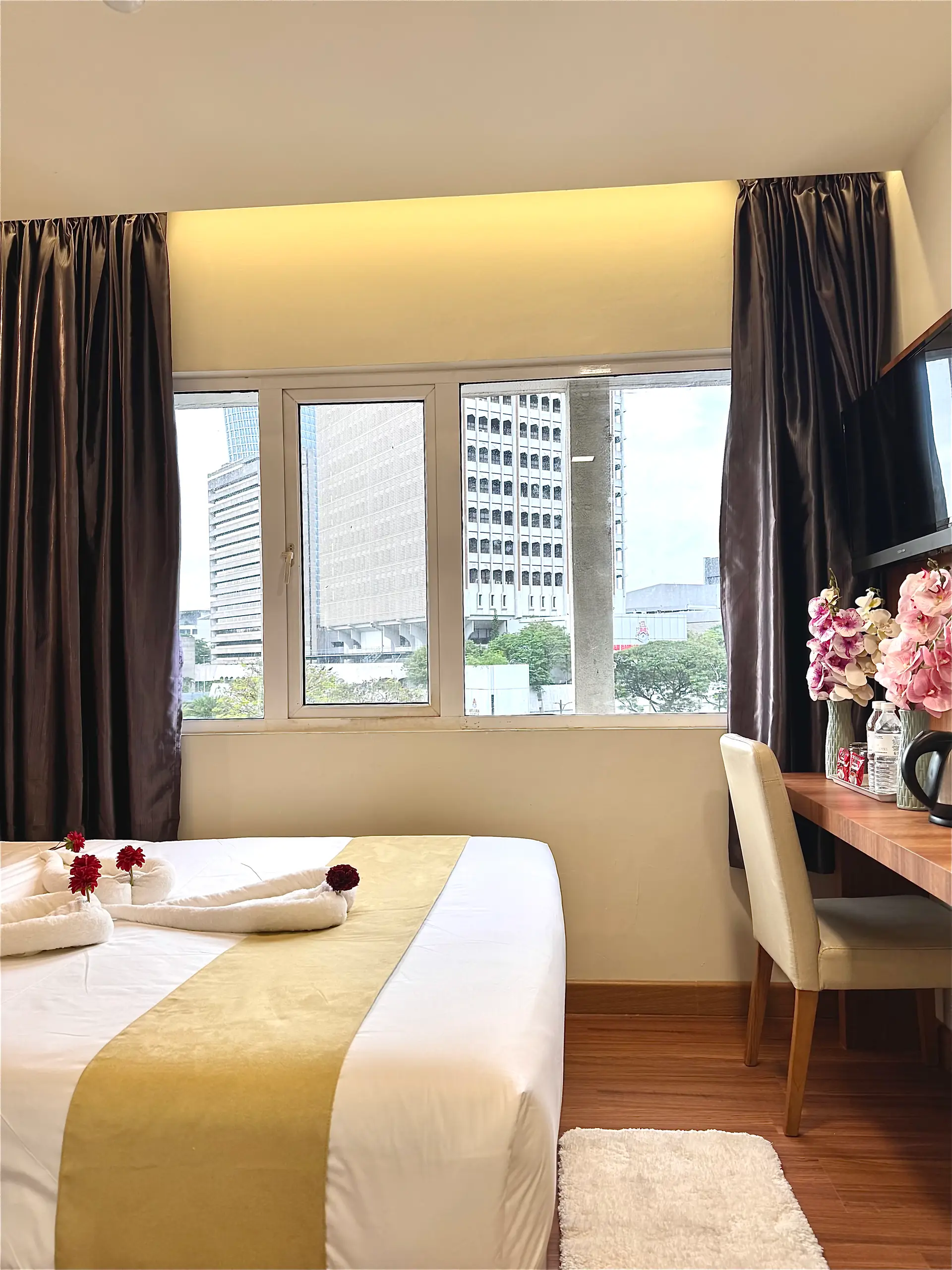 Deluxe Queen Room - City View room photo 2