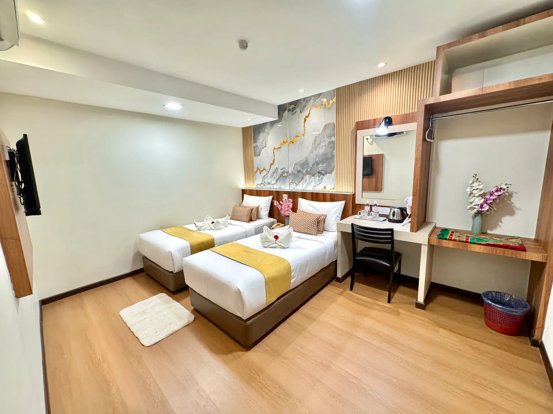 Standard Twin Room at Swiss Hotel Kuala Lumpur